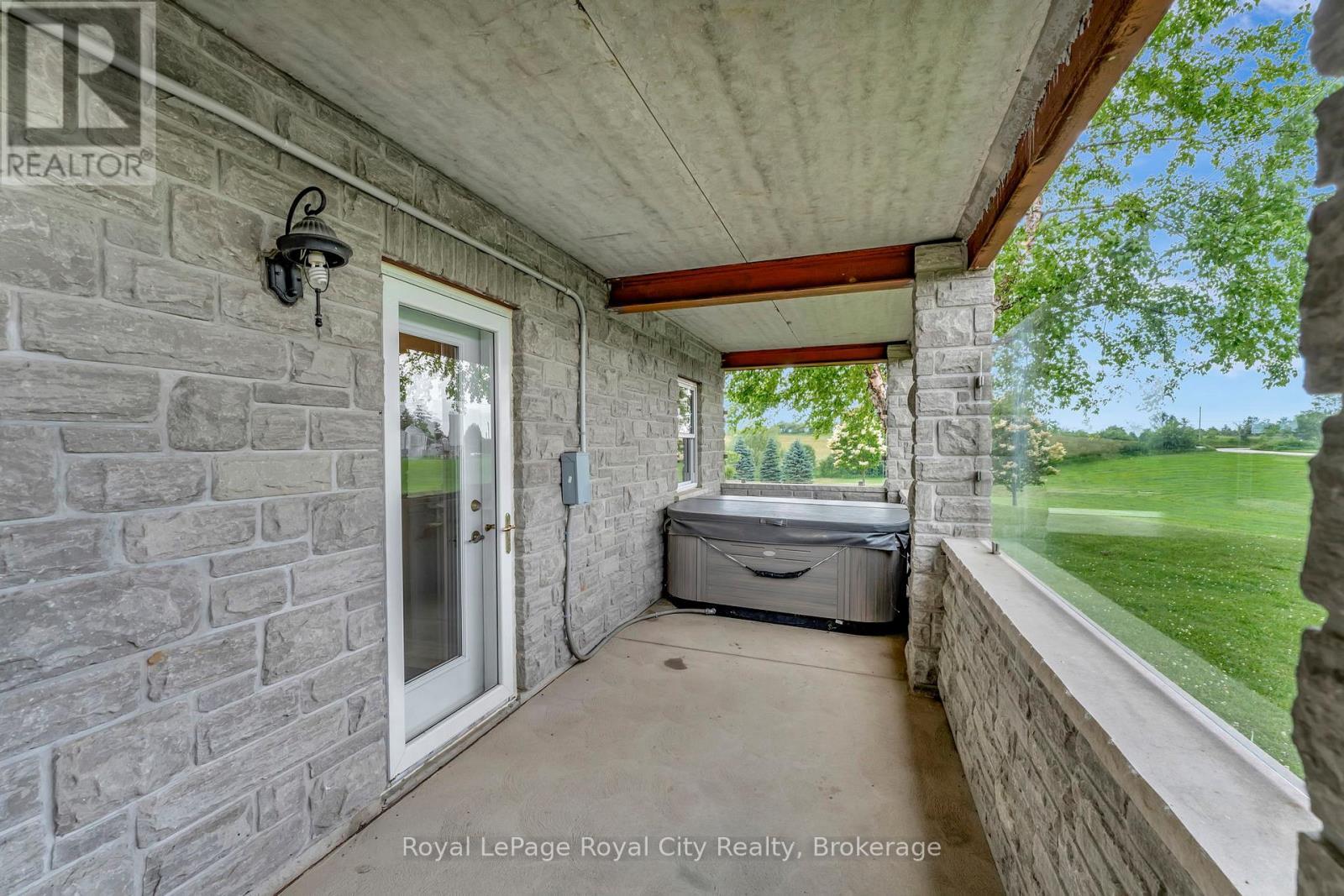 












7122 GORE ROAD

,
Puslinch (Crieff/Aikensville/Killean),




Ontario
N0B2J0

