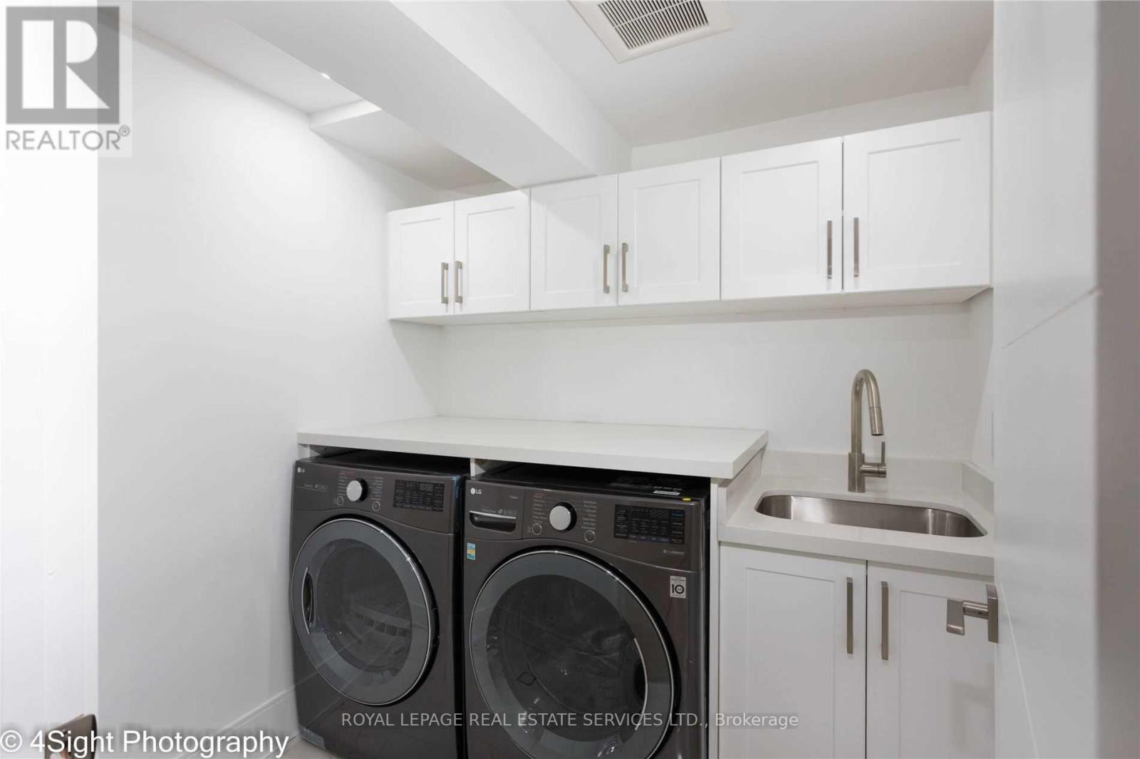












47 - 1055 SHAWNMARR ROAD

,
Mississauga,




Ontario
L5H3V2

