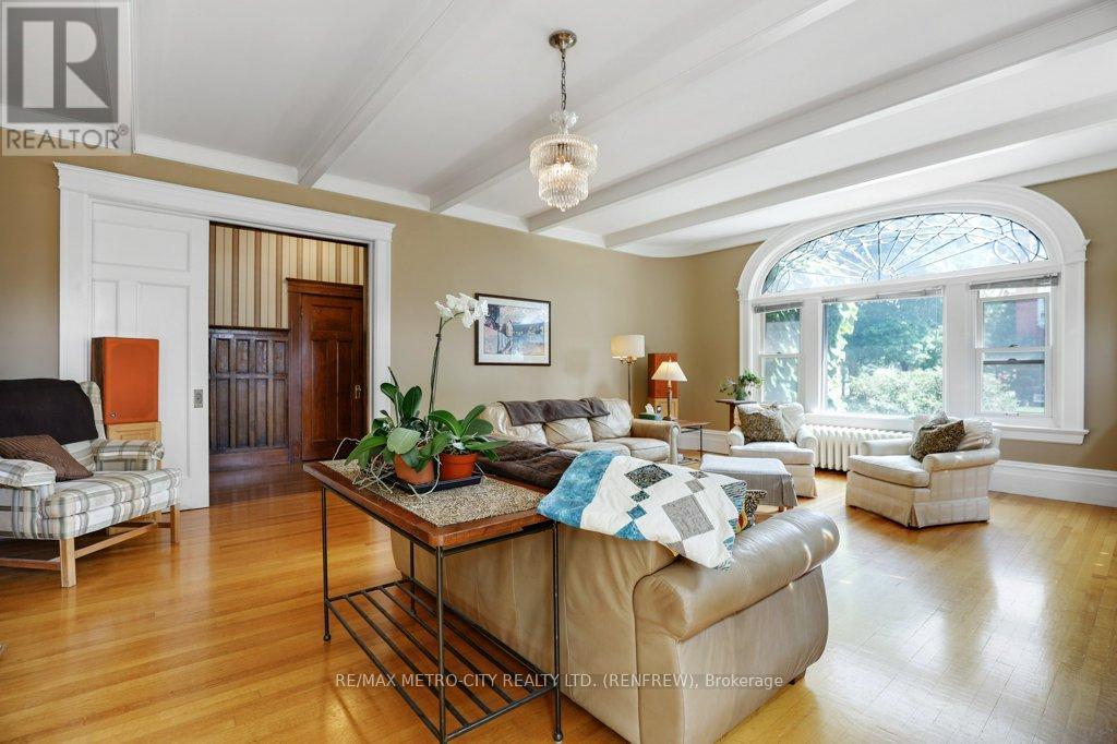 












154 QUARRY AVENUE

,
Renfrew,




Ontario
K7V2W4

