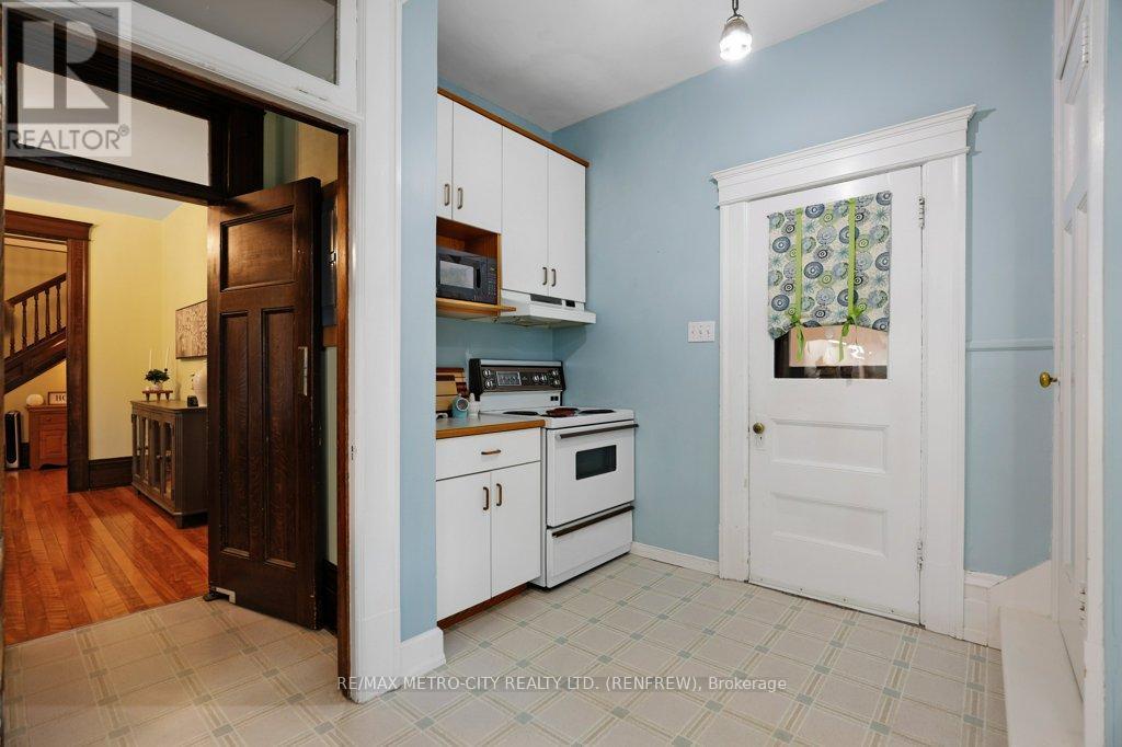 












154 QUARRY AVENUE

,
Renfrew,




Ontario
K7V2W4

