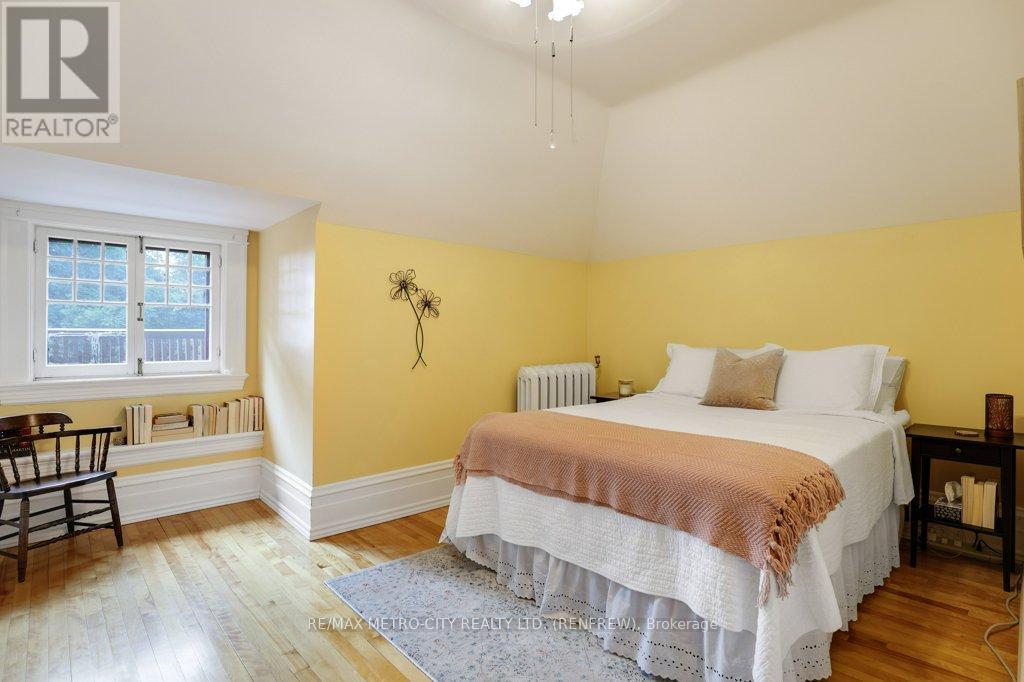 












154 QUARRY AVENUE

,
Renfrew,




Ontario
K7V2W4

