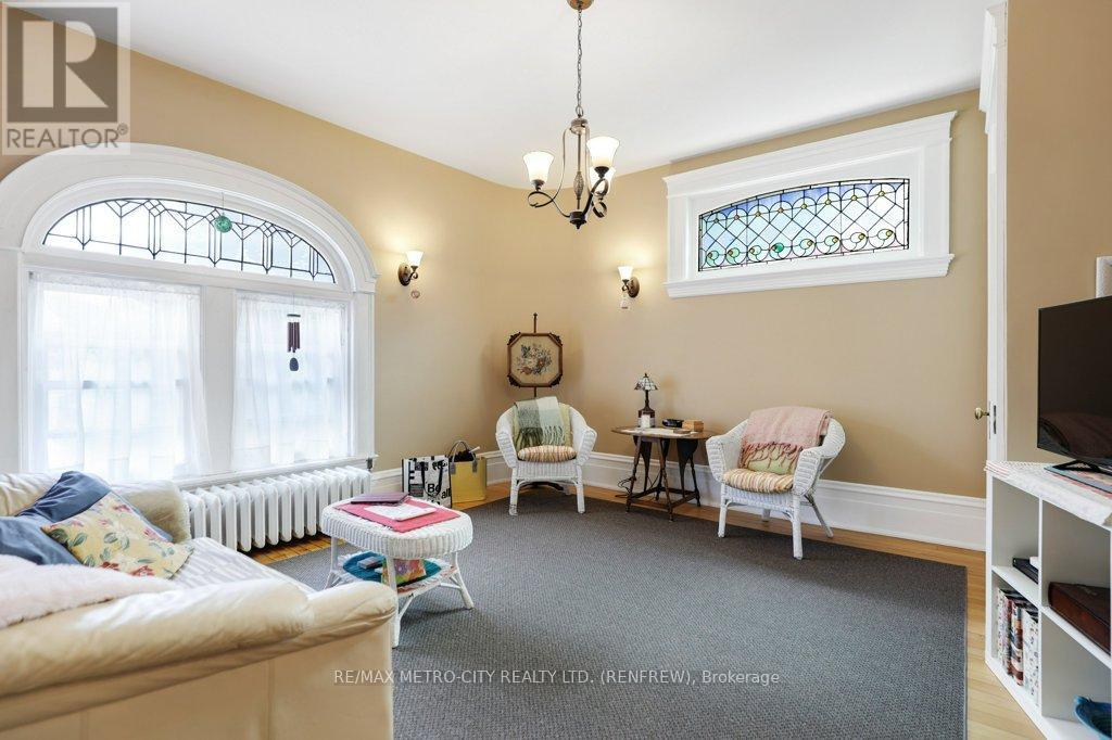 












154 QUARRY AVENUE

,
Renfrew,




Ontario
K7V2W4

