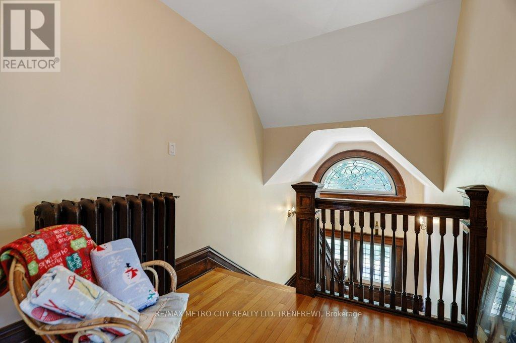 












154 QUARRY AVENUE

,
Renfrew,




Ontario
K7V2W4

