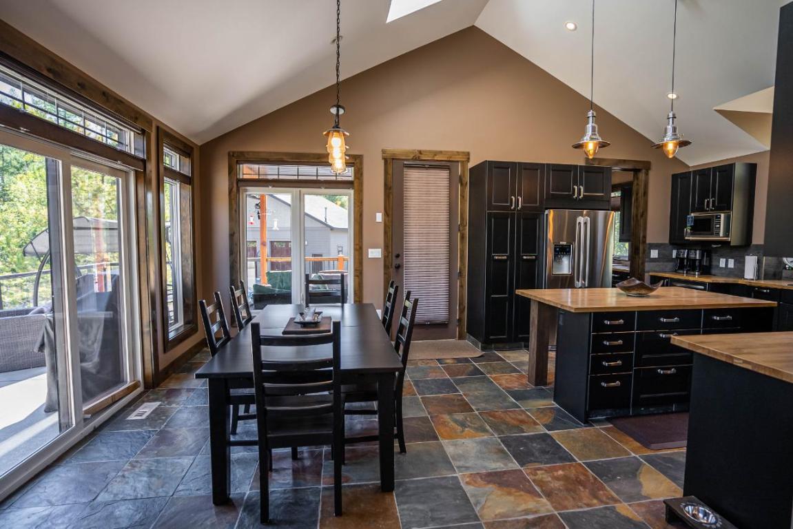 









6320


Robert

Road,
Jaffray,




BC
V0B 1T0

