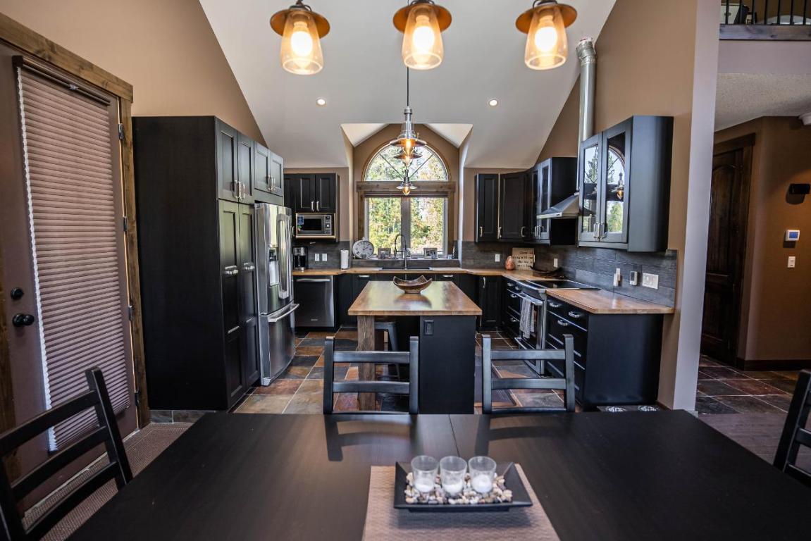 









6320


Robert

Road,
Jaffray,




BC
V0B 1T0

