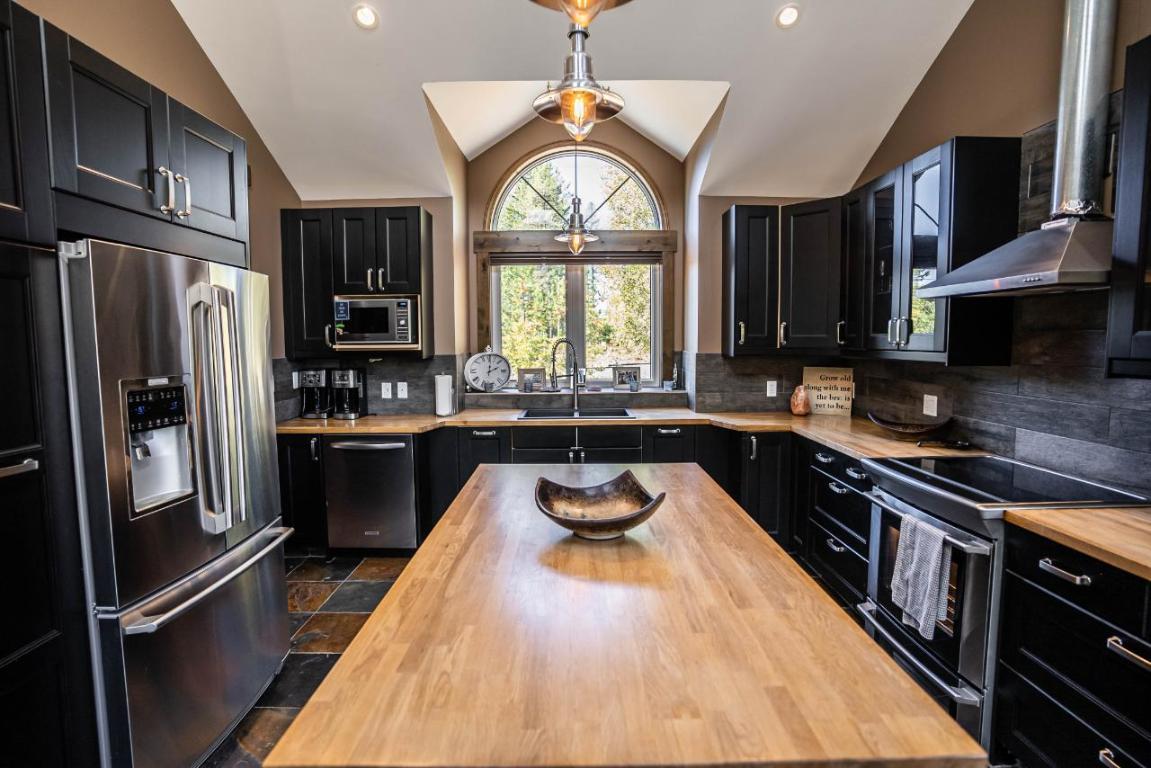 









6320


Robert

Road,
Jaffray,




BC
V0B 1T0

