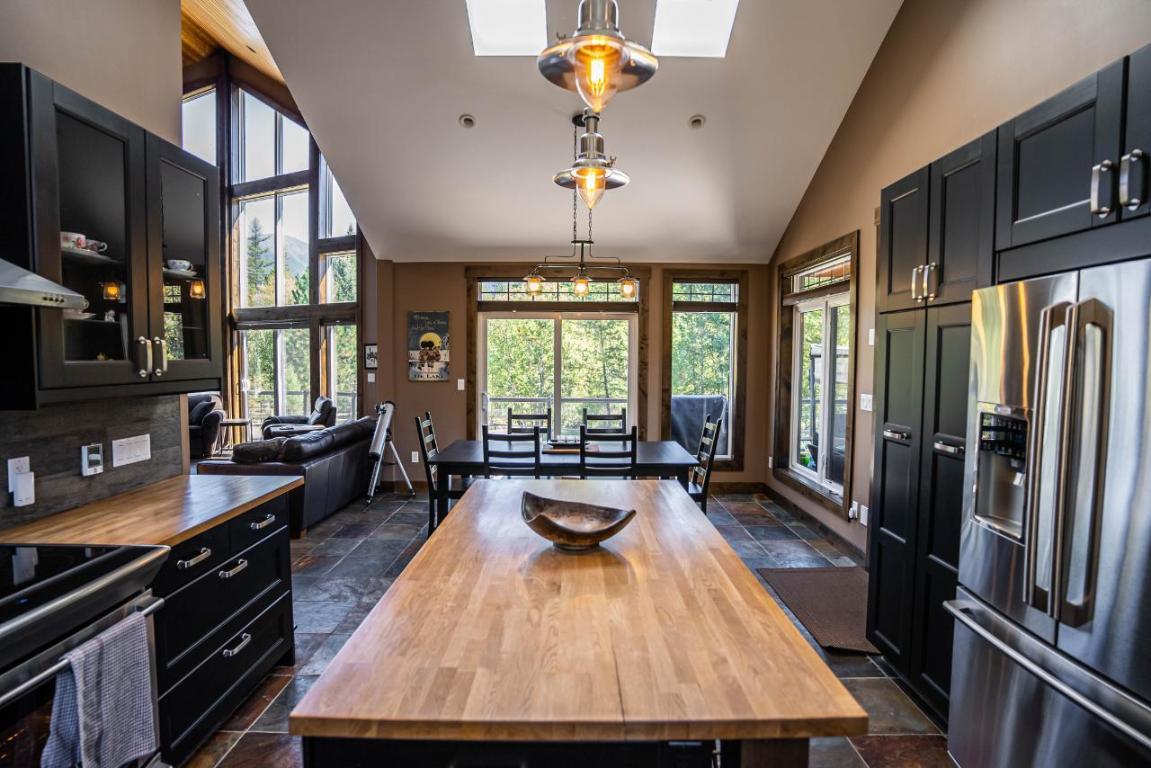 









6320


Robert

Road,
Jaffray,




BC
V0B 1T0

