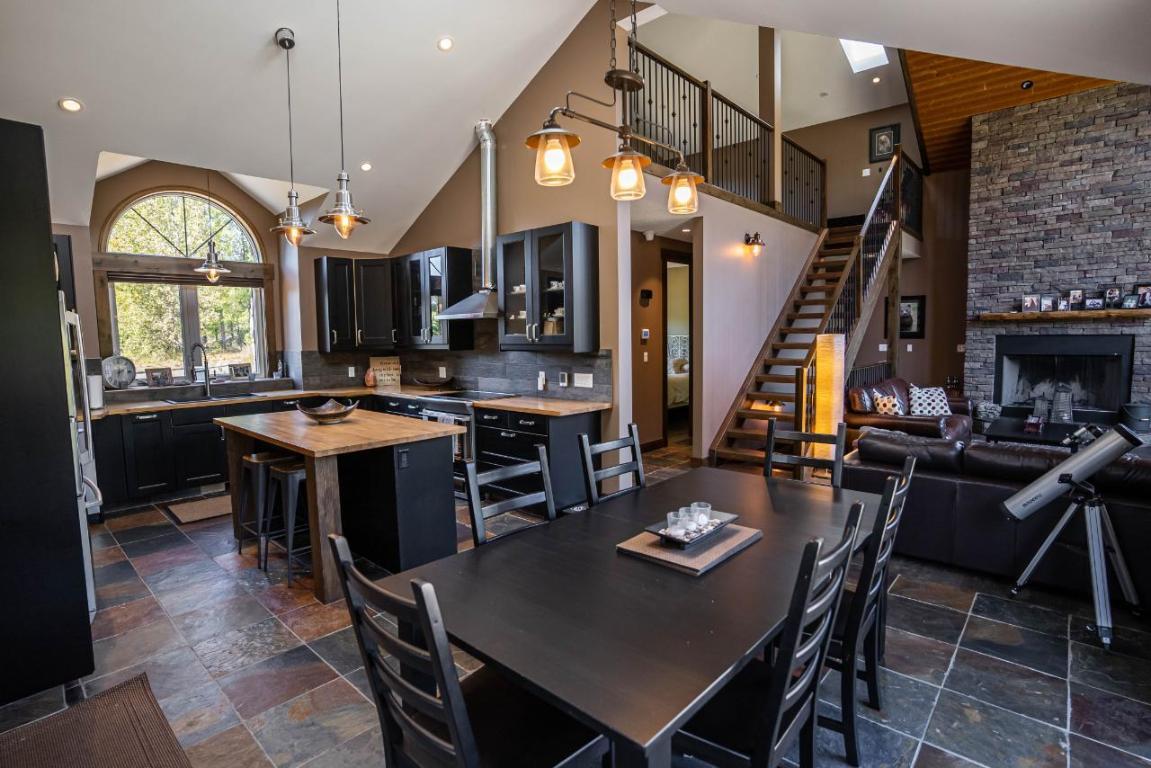 









6320


Robert

Road,
Jaffray,




BC
V0B 1T0


