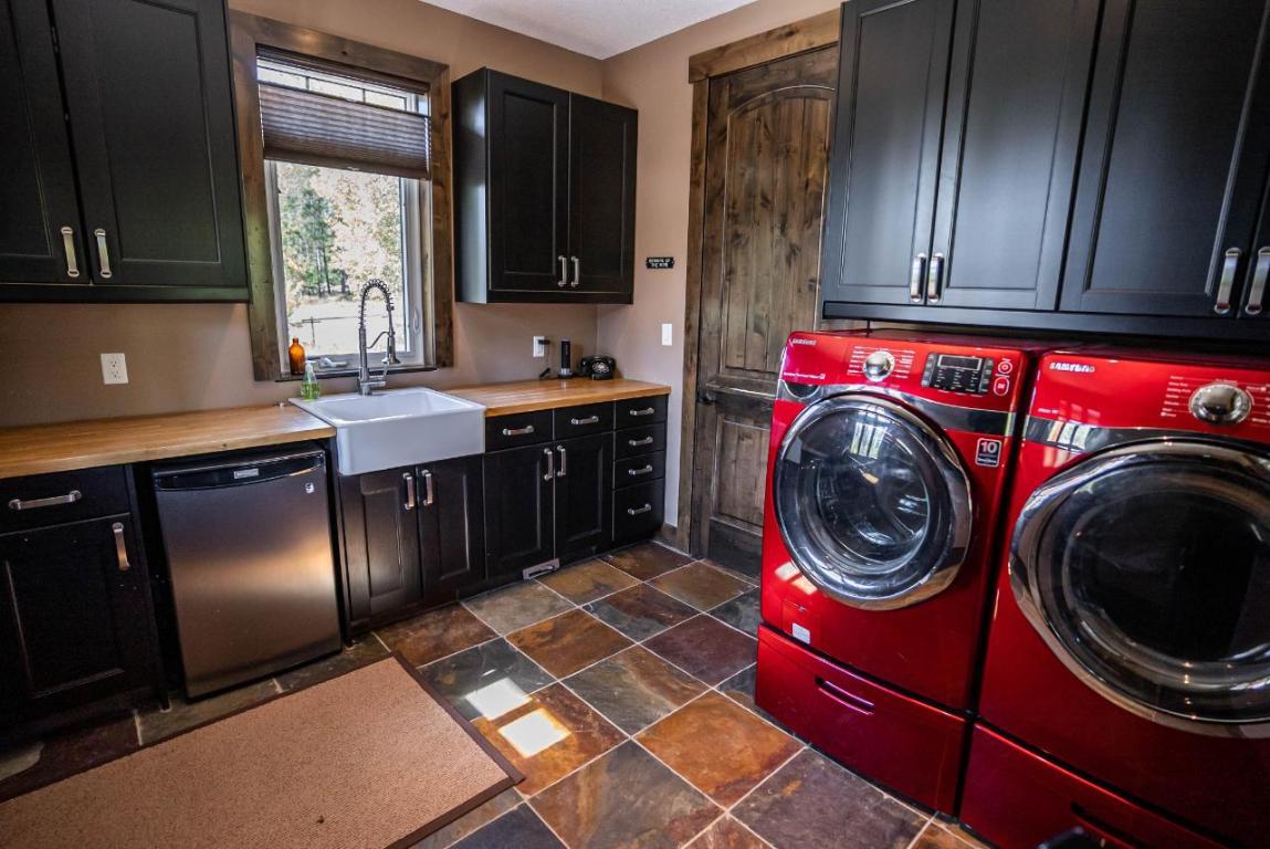 









6320


Robert

Road,
Jaffray,




BC
V0B 1T0

