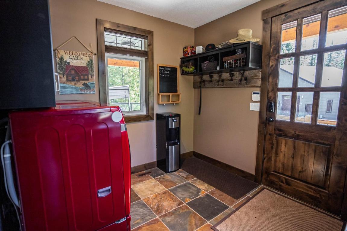 









6320


Robert

Road,
Jaffray,




BC
V0B 1T0

