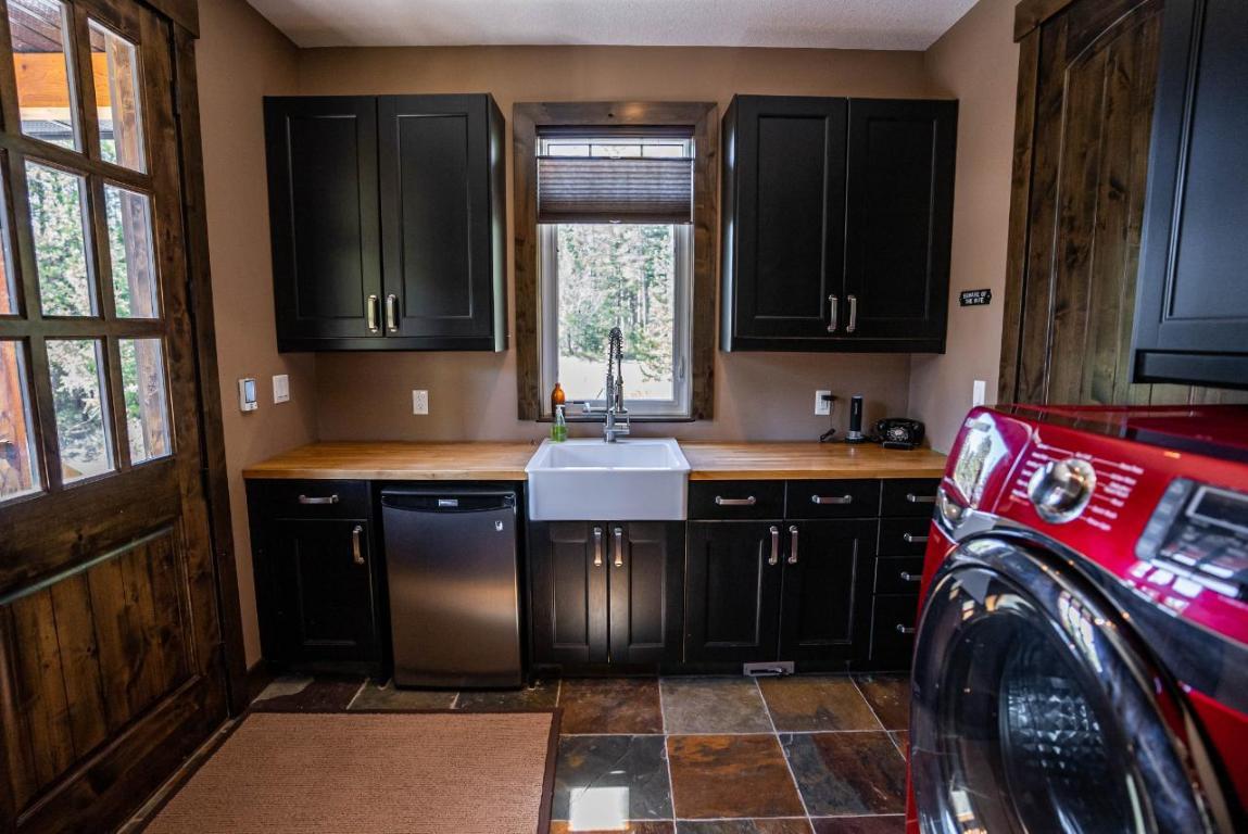 









6320


Robert

Road,
Jaffray,




BC
V0B 1T0

