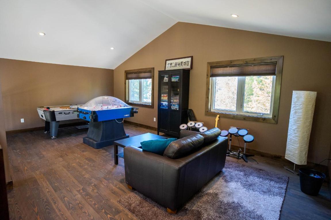 









6320


Robert

Road,
Jaffray,




BC
V0B 1T0

