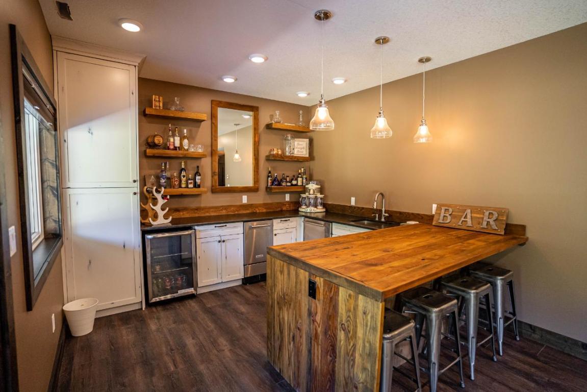 









6320


Robert

Road,
Jaffray,




BC
V0B 1T0

