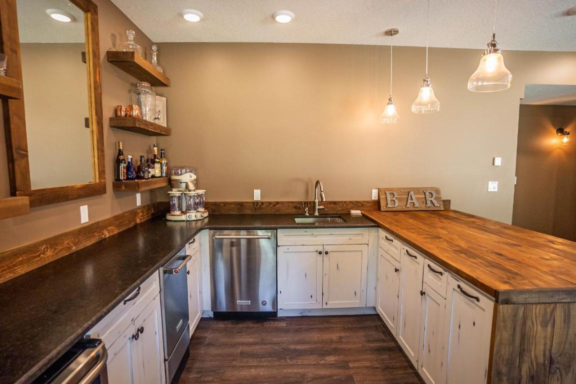 









6320


Robert

Road,
Jaffray,




BC
V0B 1T0


