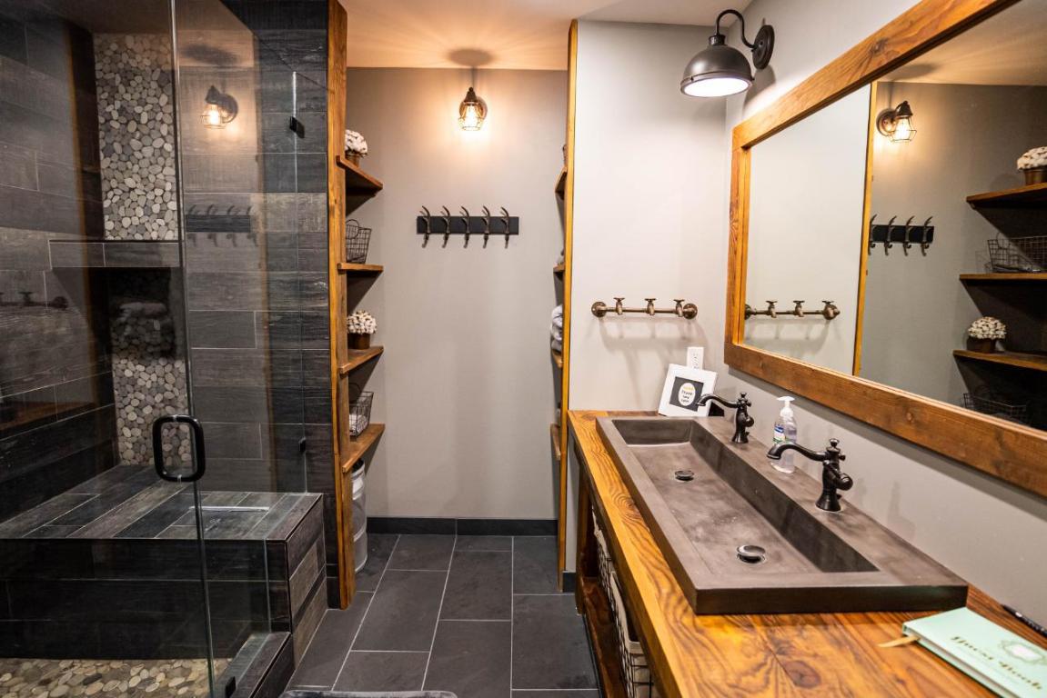









6320


Robert

Road,
Jaffray,




BC
V0B 1T0

