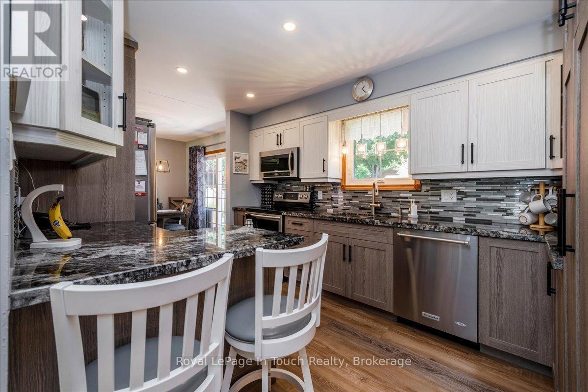 












14 MAPLEGATE ROAD

,
Tiny (Wyevale),




Ontario
L0L2T0

