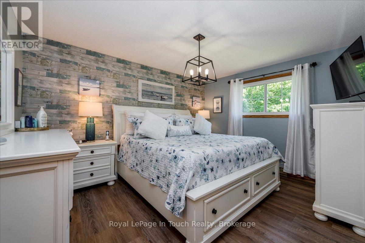 












14 MAPLEGATE ROAD

,
Tiny (Wyevale),




Ontario
L0L2T0

