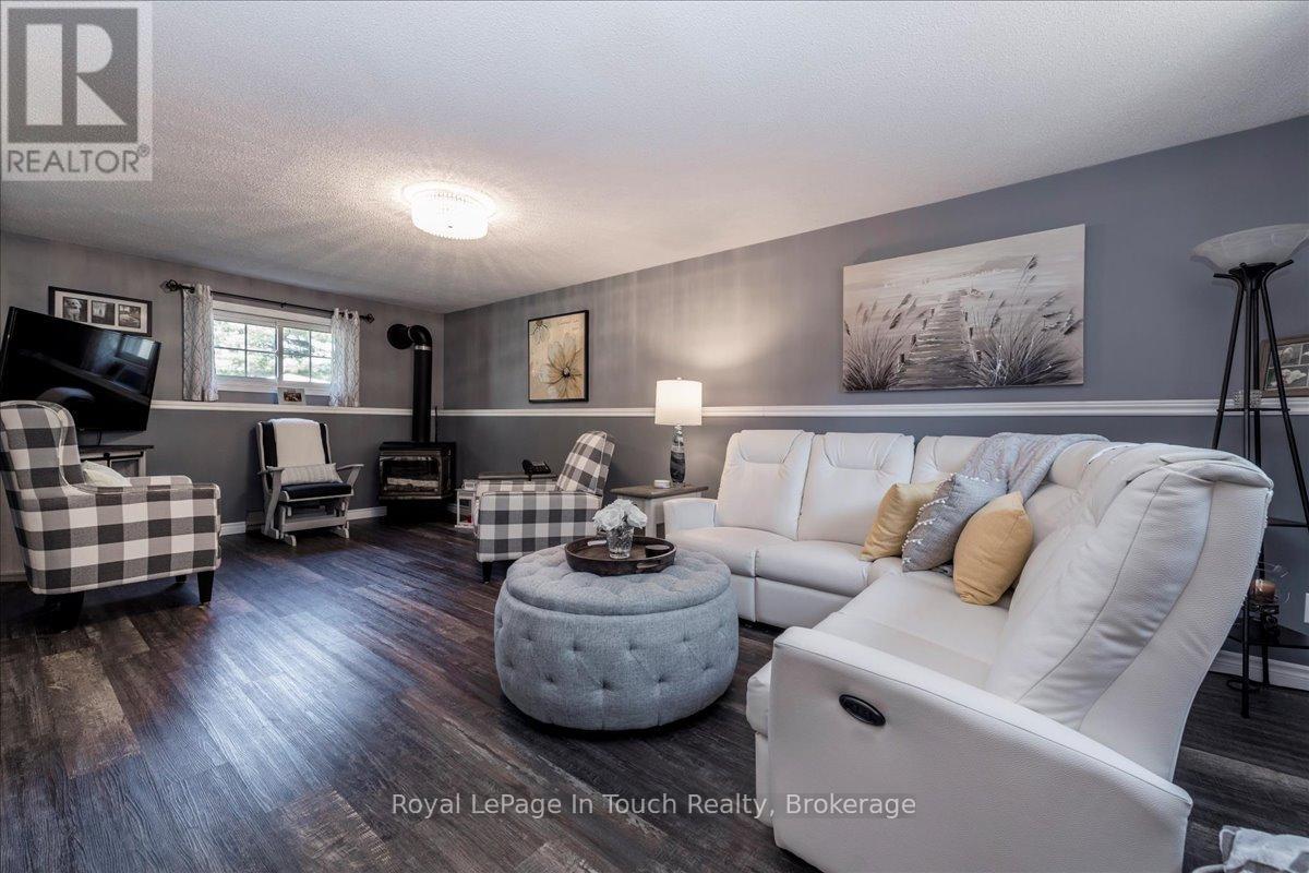 












14 MAPLEGATE ROAD

,
Tiny (Wyevale),




Ontario
L0L2T0

