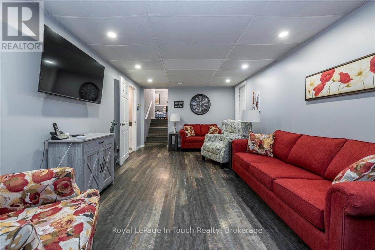 












14 MAPLEGATE ROAD

,
Tiny (Wyevale),




Ontario
L0L2T0

