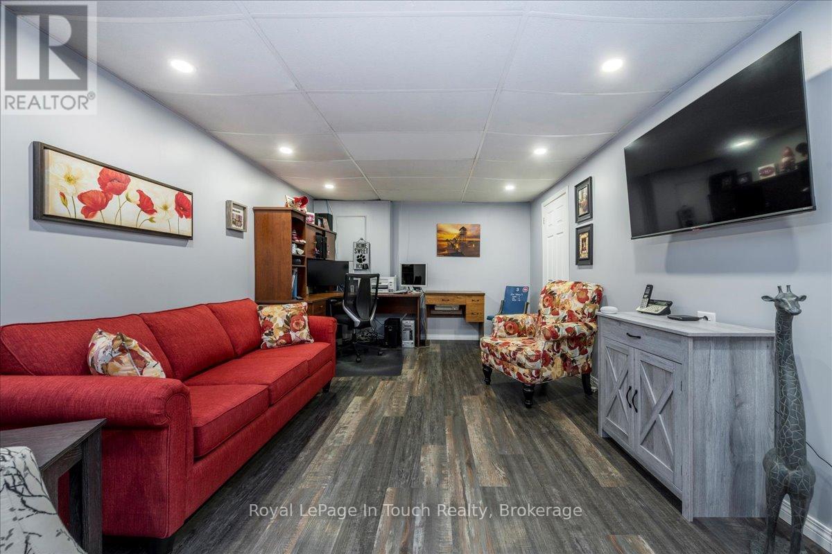 












14 MAPLEGATE ROAD

,
Tiny (Wyevale),




Ontario
L0L2T0

