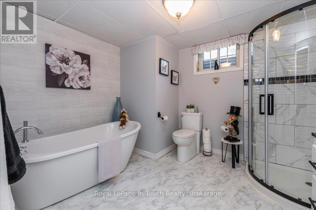 












14 MAPLEGATE ROAD

,
Tiny (Wyevale),




Ontario
L0L2T0

