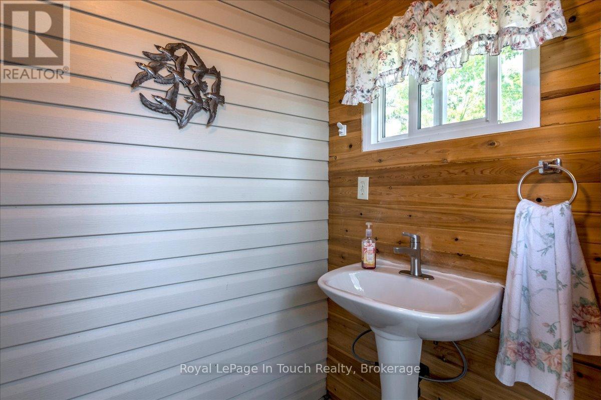 












14 MAPLEGATE ROAD

,
Tiny (Wyevale),




Ontario
L0L2T0

