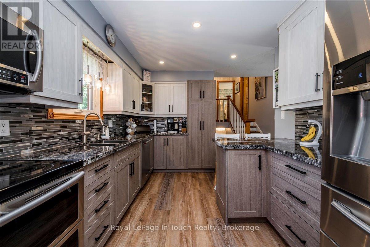 












14 MAPLEGATE ROAD

,
Tiny (Wyevale),




Ontario
L0L2T0


