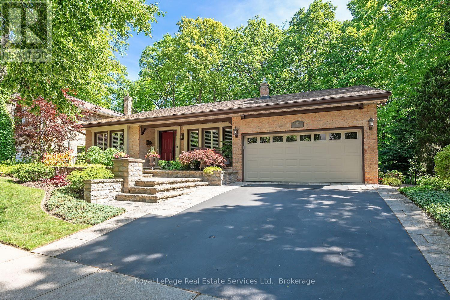 












1933 FOUR SEASONS DRIVE

,
Burlington (Tyandaga),




Ontario
L7P2Y3

