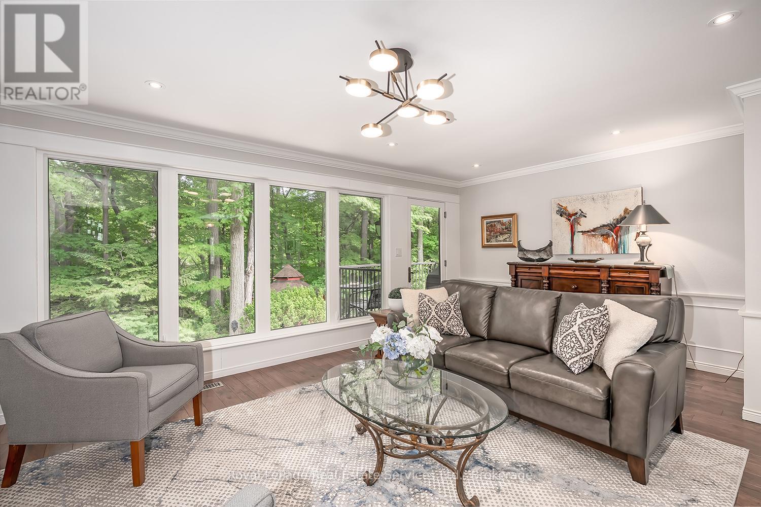 












1933 FOUR SEASONS DRIVE

,
Burlington (Tyandaga),




Ontario
L7P2Y3


