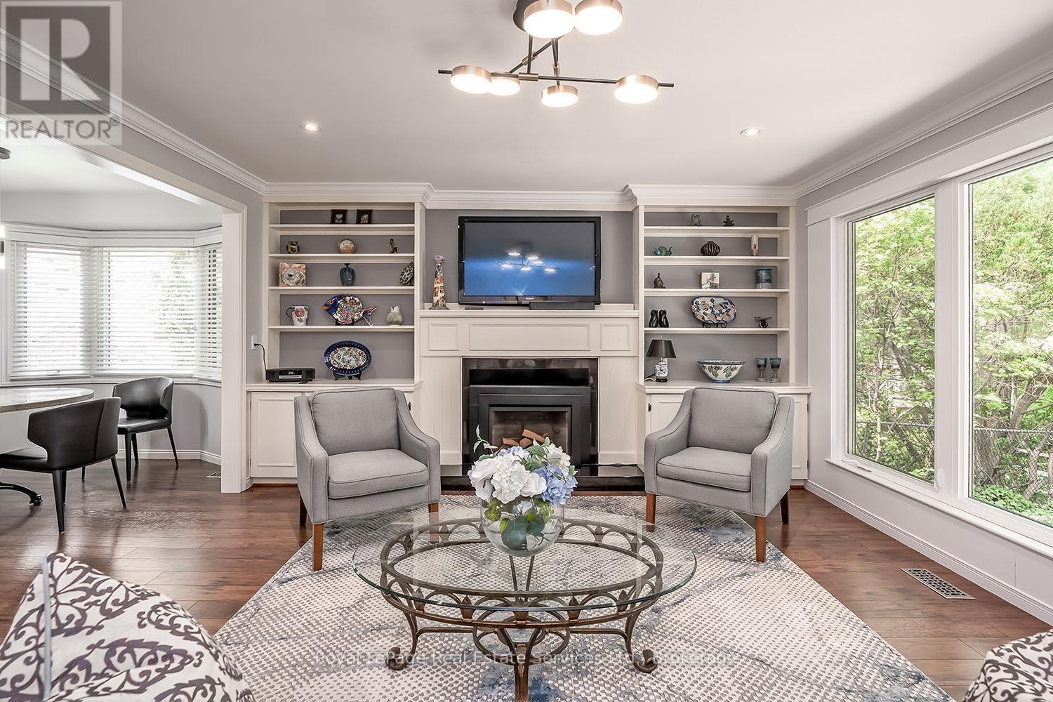 












1933 FOUR SEASONS DRIVE

,
Burlington (Tyandaga),




Ontario
L7P2Y3

