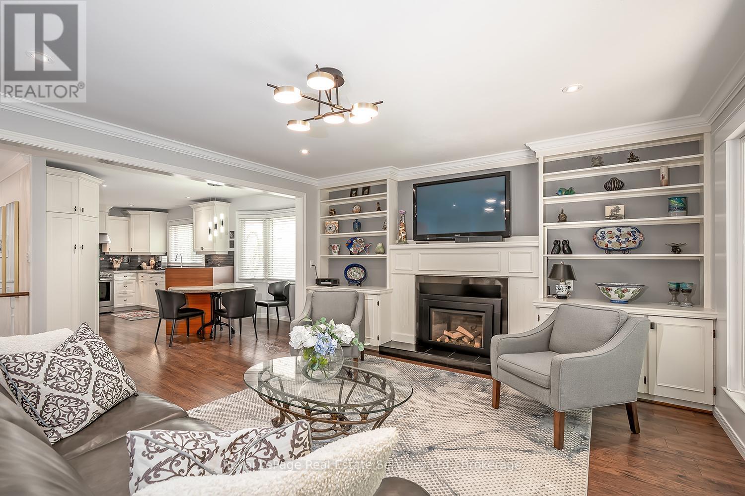 












1933 FOUR SEASONS DRIVE

,
Burlington (Tyandaga),




Ontario
L7P2Y3

