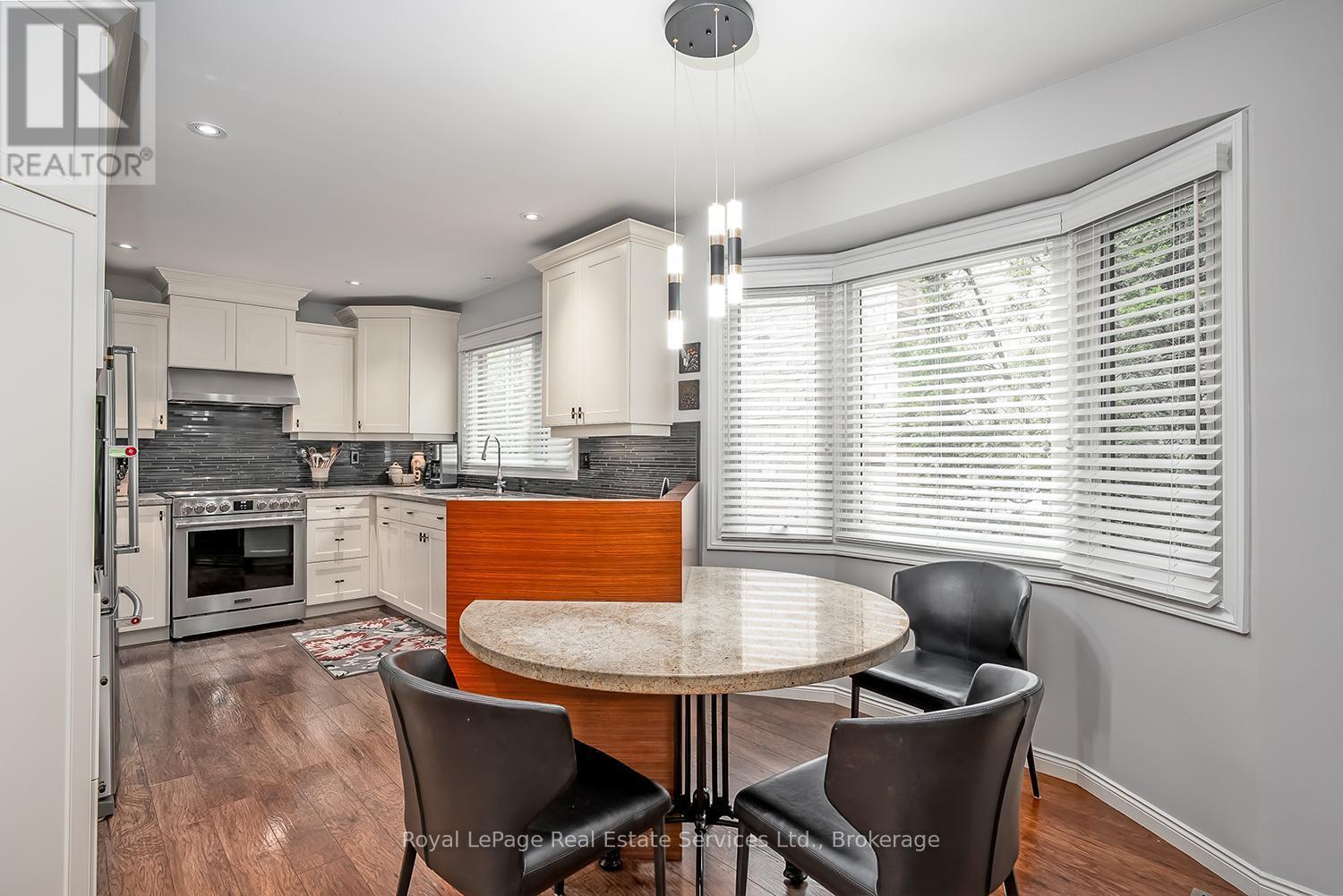 












1933 FOUR SEASONS DRIVE

,
Burlington (Tyandaga),




Ontario
L7P2Y3

