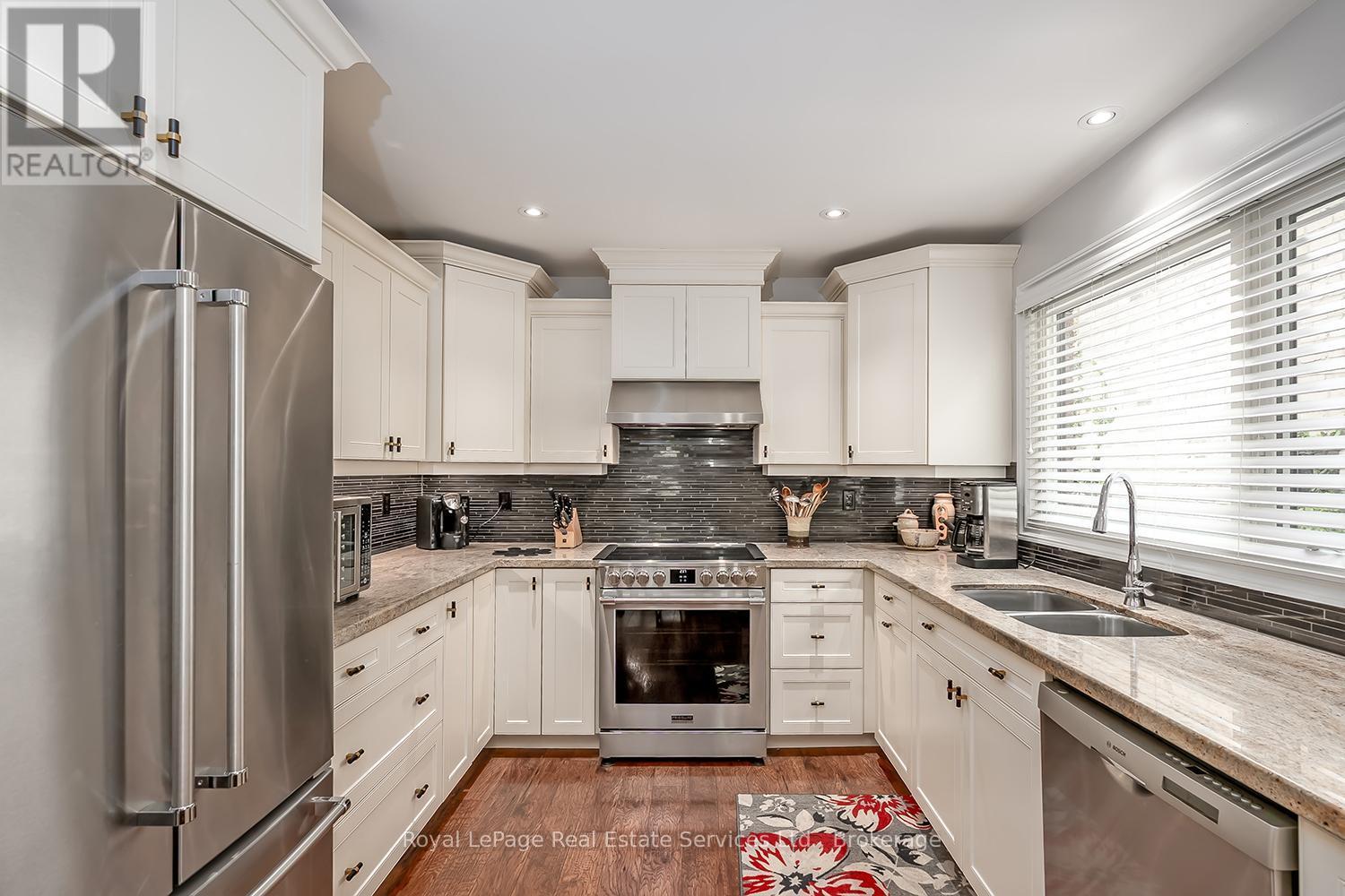 












1933 FOUR SEASONS DRIVE

,
Burlington (Tyandaga),




Ontario
L7P2Y3

