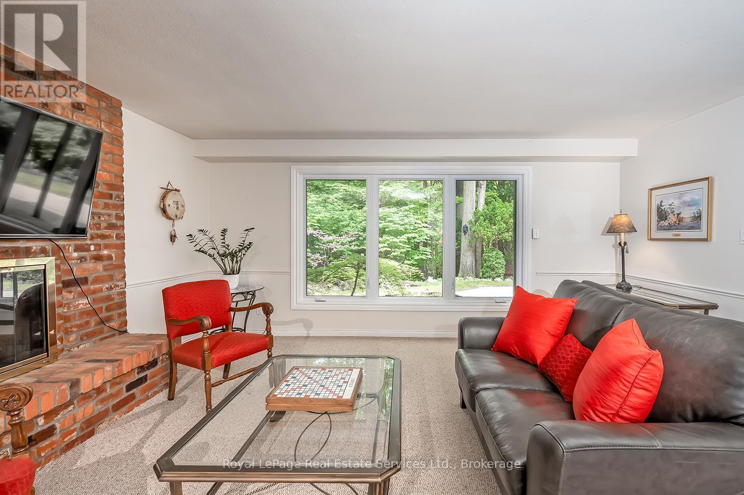 












1933 FOUR SEASONS DRIVE

,
Burlington (Tyandaga),




Ontario
L7P2Y3

