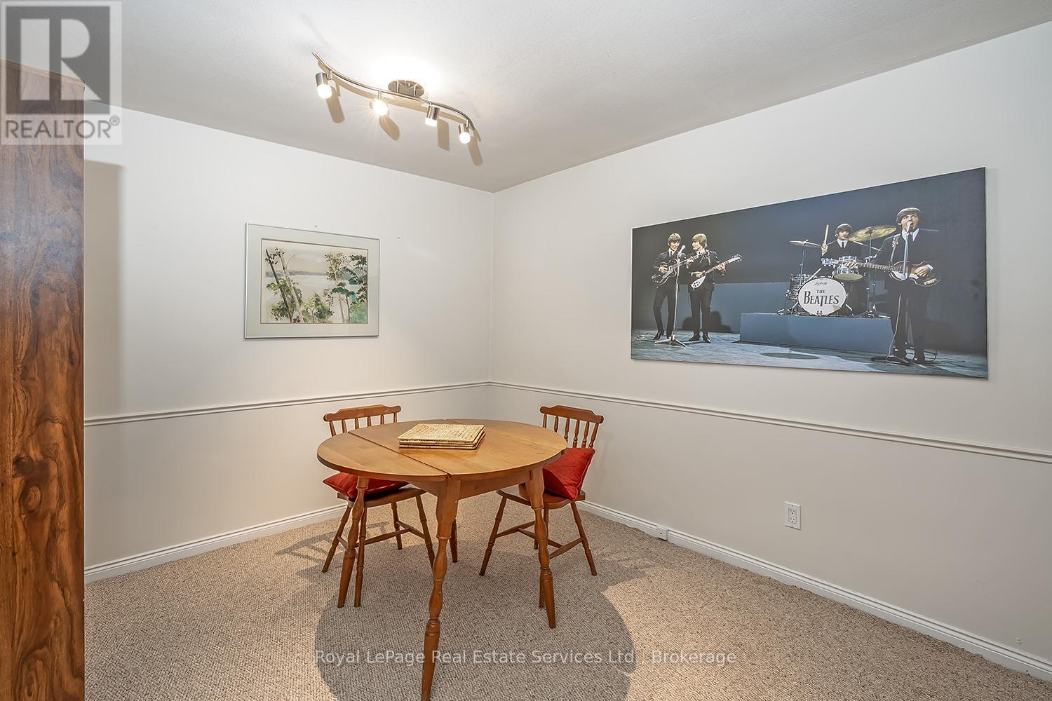












1933 FOUR SEASONS DRIVE

,
Burlington (Tyandaga),




Ontario
L7P2Y3

