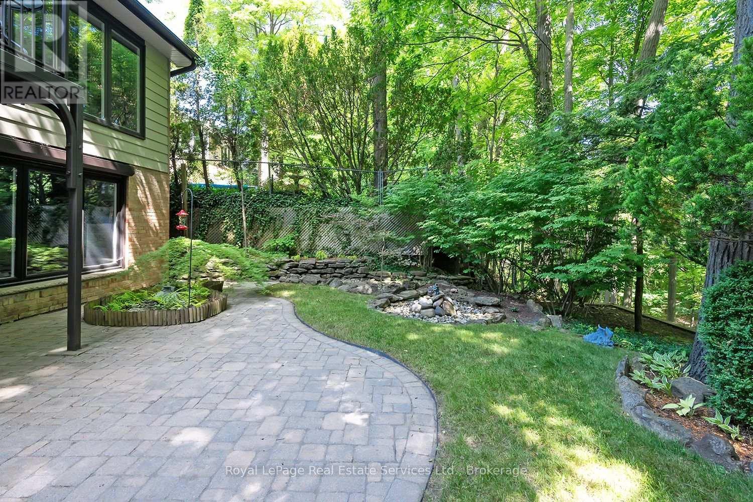 












1933 FOUR SEASONS DRIVE

,
Burlington (Tyandaga),




Ontario
L7P2Y3

