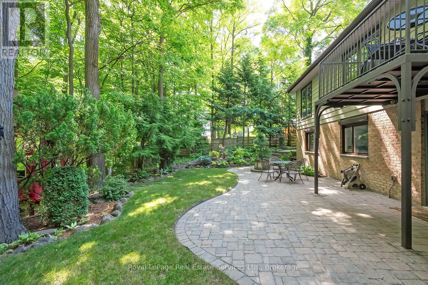 












1933 FOUR SEASONS DRIVE

,
Burlington (Tyandaga),




Ontario
L7P2Y3

