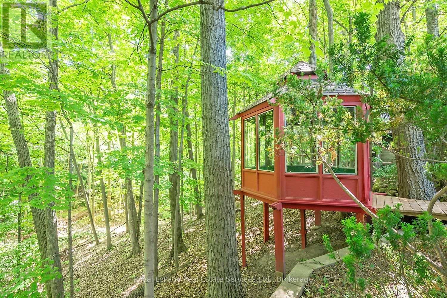 












1933 FOUR SEASONS DRIVE

,
Burlington (Tyandaga),




Ontario
L7P2Y3

