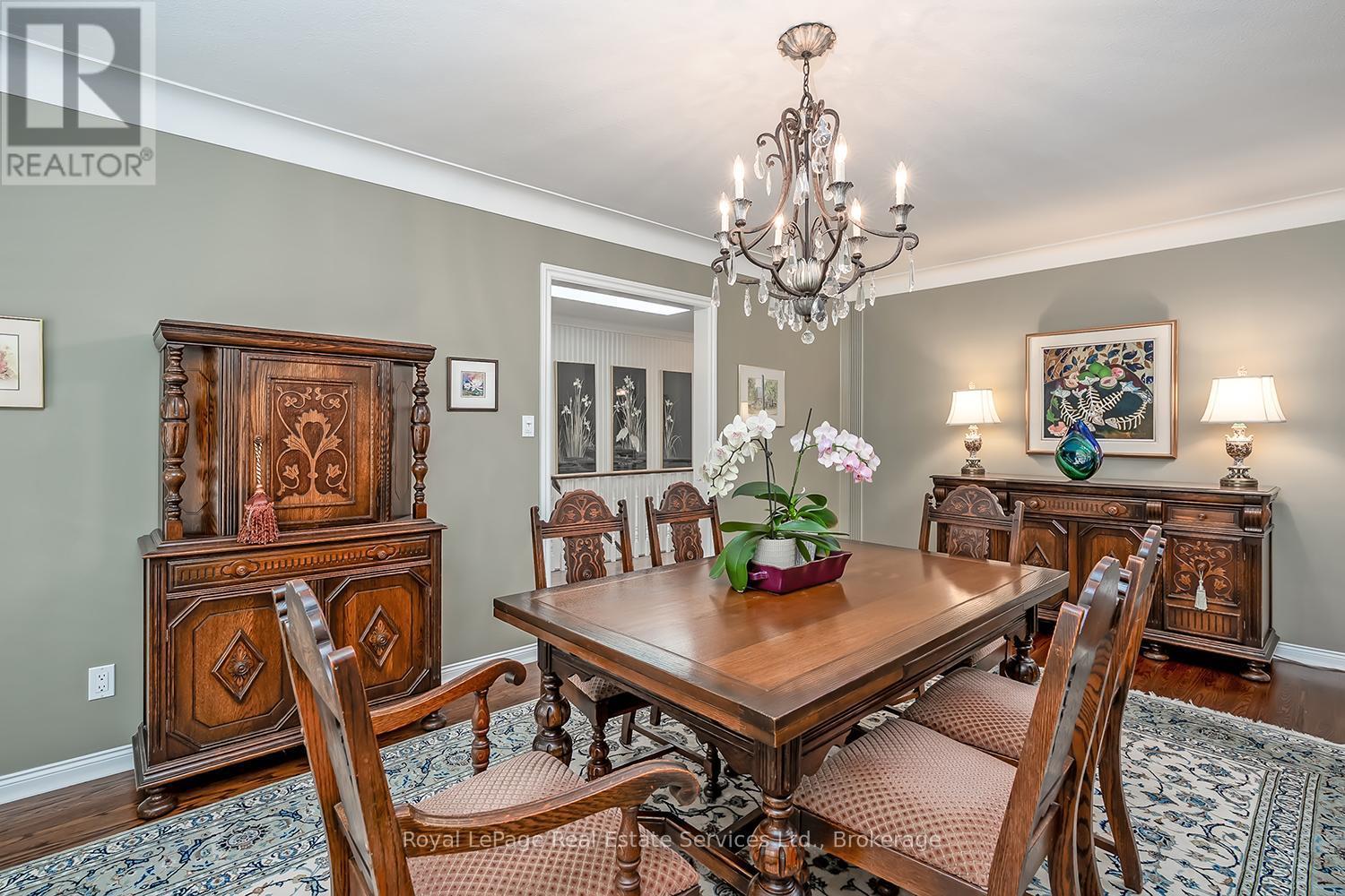 












1933 FOUR SEASONS DRIVE

,
Burlington (Tyandaga),




Ontario
L7P2Y3

