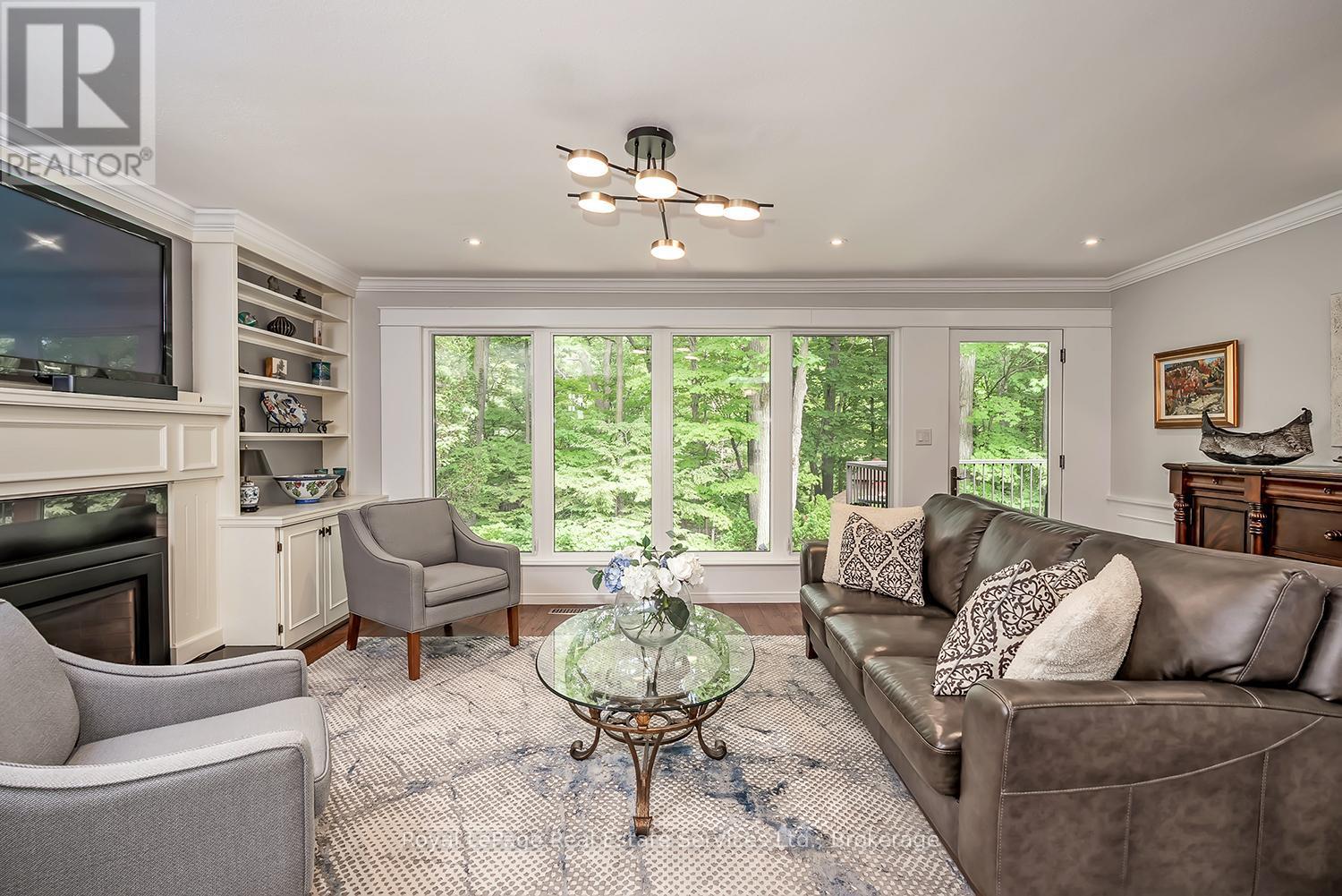 












1933 FOUR SEASONS DRIVE

,
Burlington (Tyandaga),




Ontario
L7P2Y3

