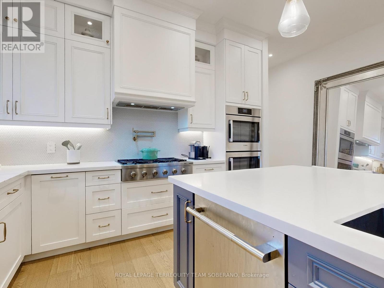 












308 RIDGEWOOD ROAD

,
Toronto,




Ontario
M1C2X2

