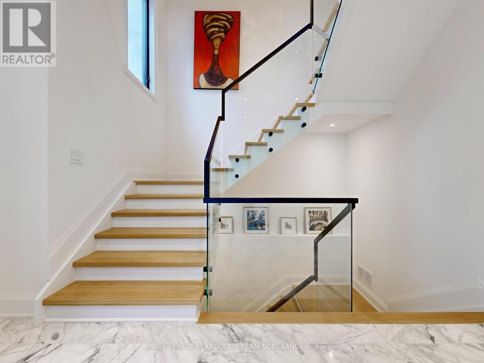 












308 RIDGEWOOD ROAD

,
Toronto,




Ontario
M1C2X2

