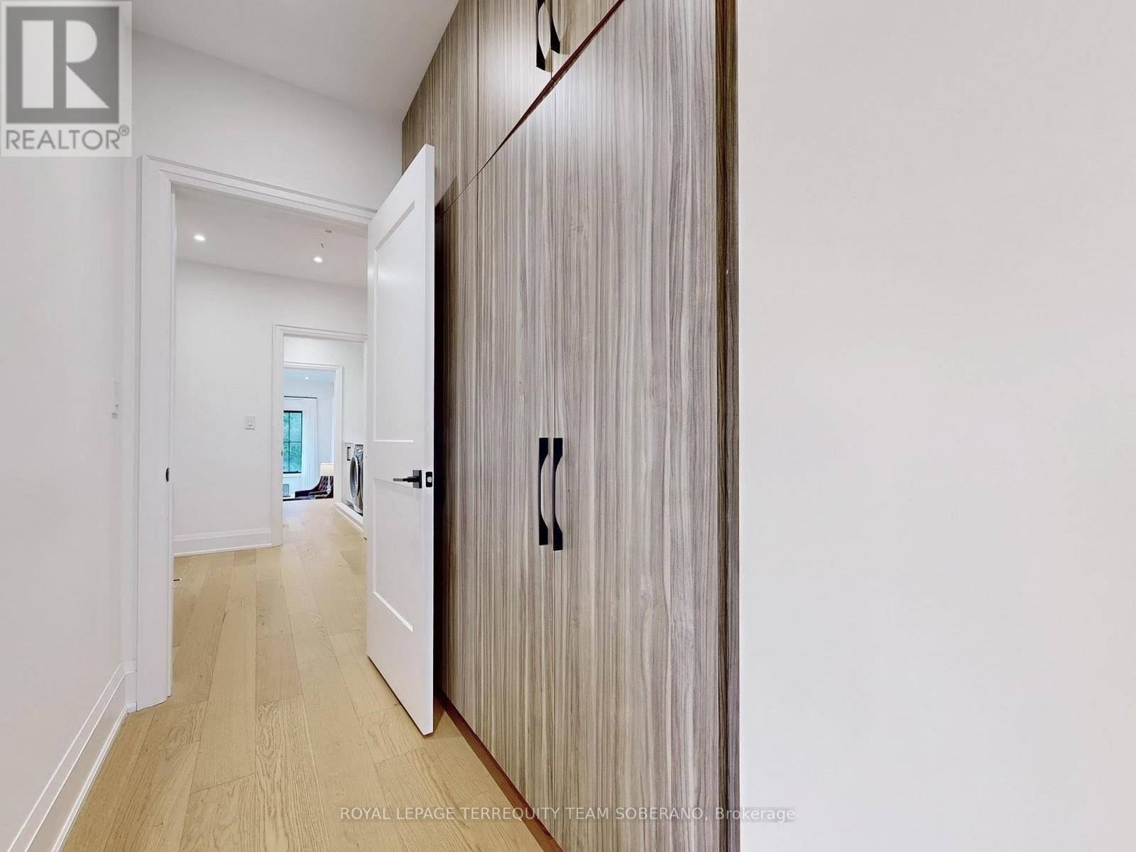 












308 RIDGEWOOD ROAD

,
Toronto,




Ontario
M1C2X2

