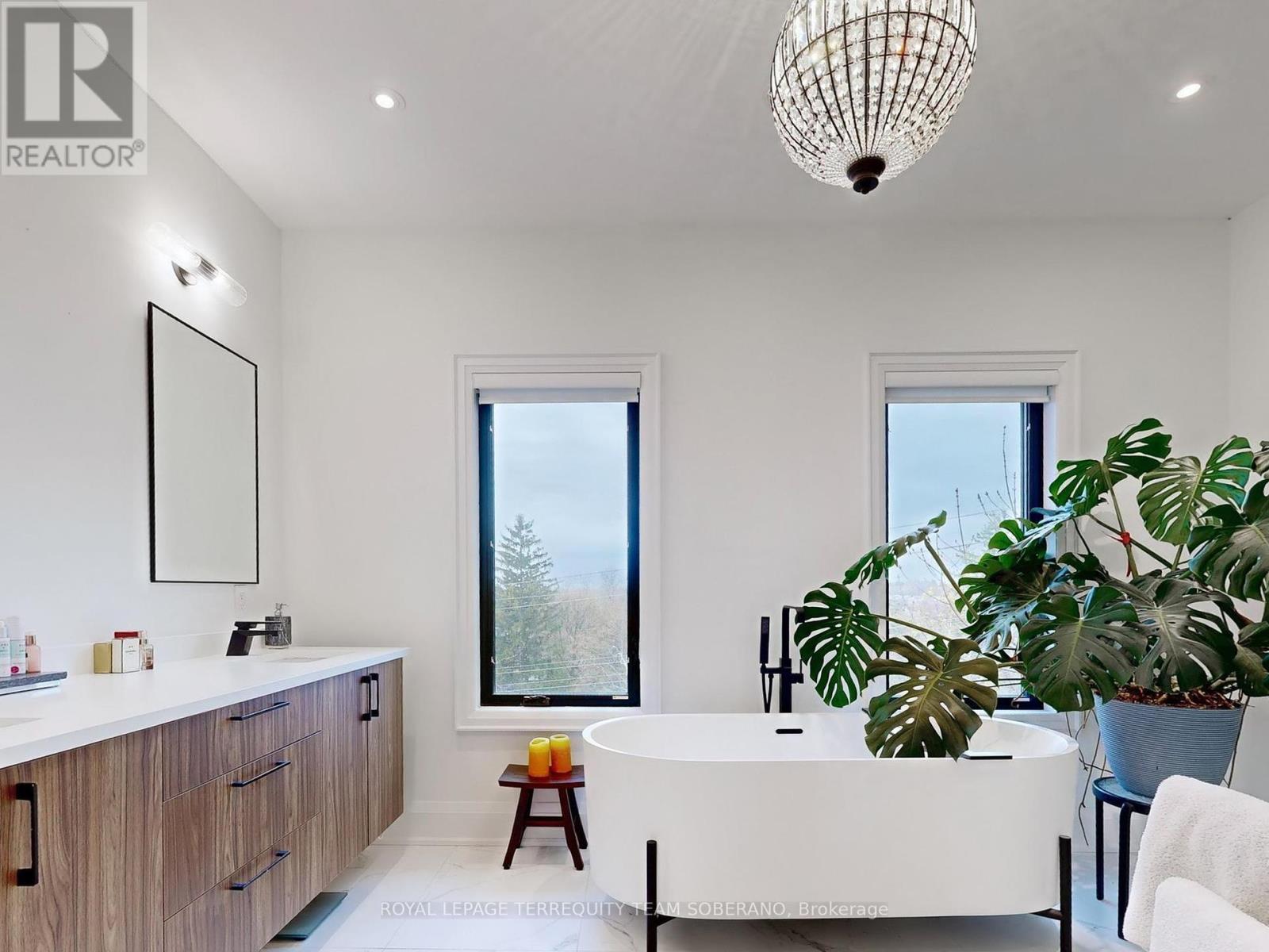 












308 RIDGEWOOD ROAD

,
Toronto,




Ontario
M1C2X2

