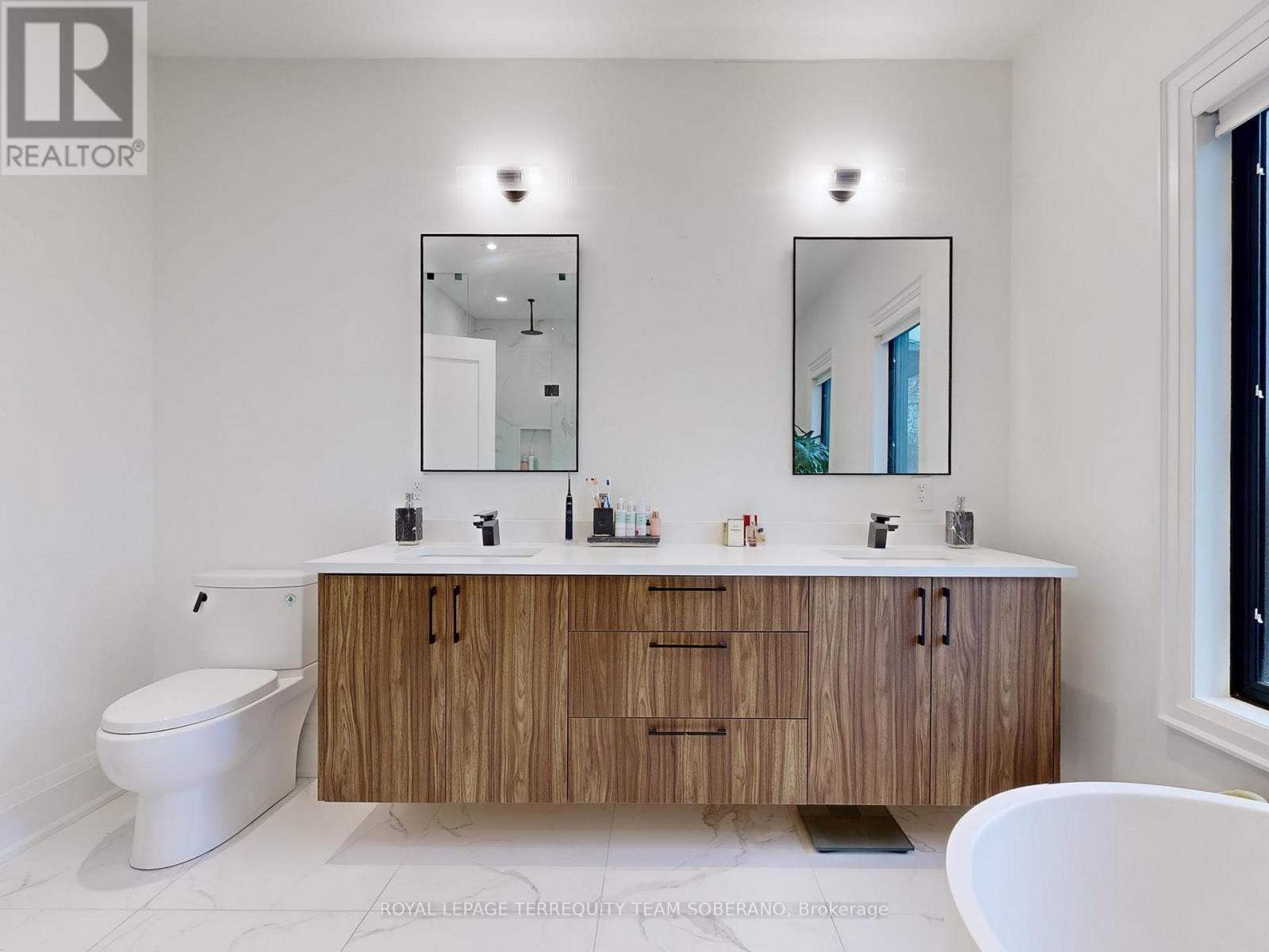 












308 RIDGEWOOD ROAD

,
Toronto,




Ontario
M1C2X2

