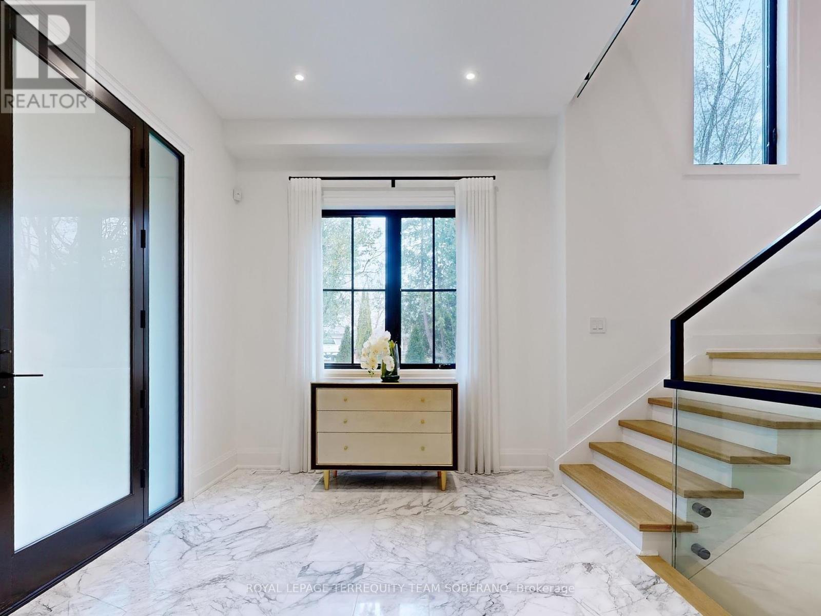 












308 RIDGEWOOD ROAD

,
Toronto,




Ontario
M1C2X2

