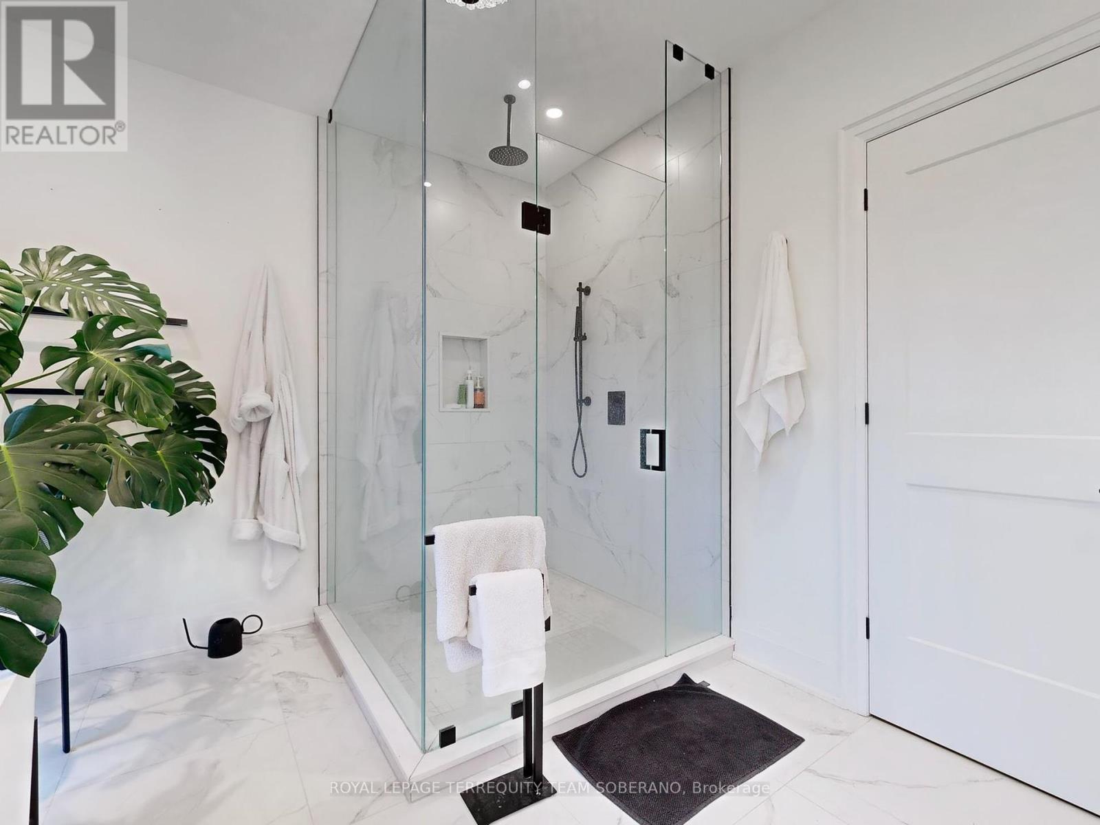 












308 RIDGEWOOD ROAD

,
Toronto,




Ontario
M1C2X2

