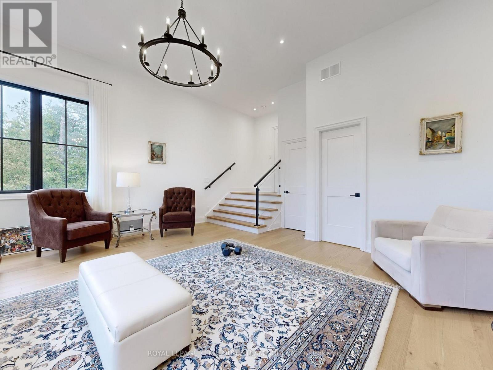 












308 RIDGEWOOD ROAD

,
Toronto,




Ontario
M1C2X2

