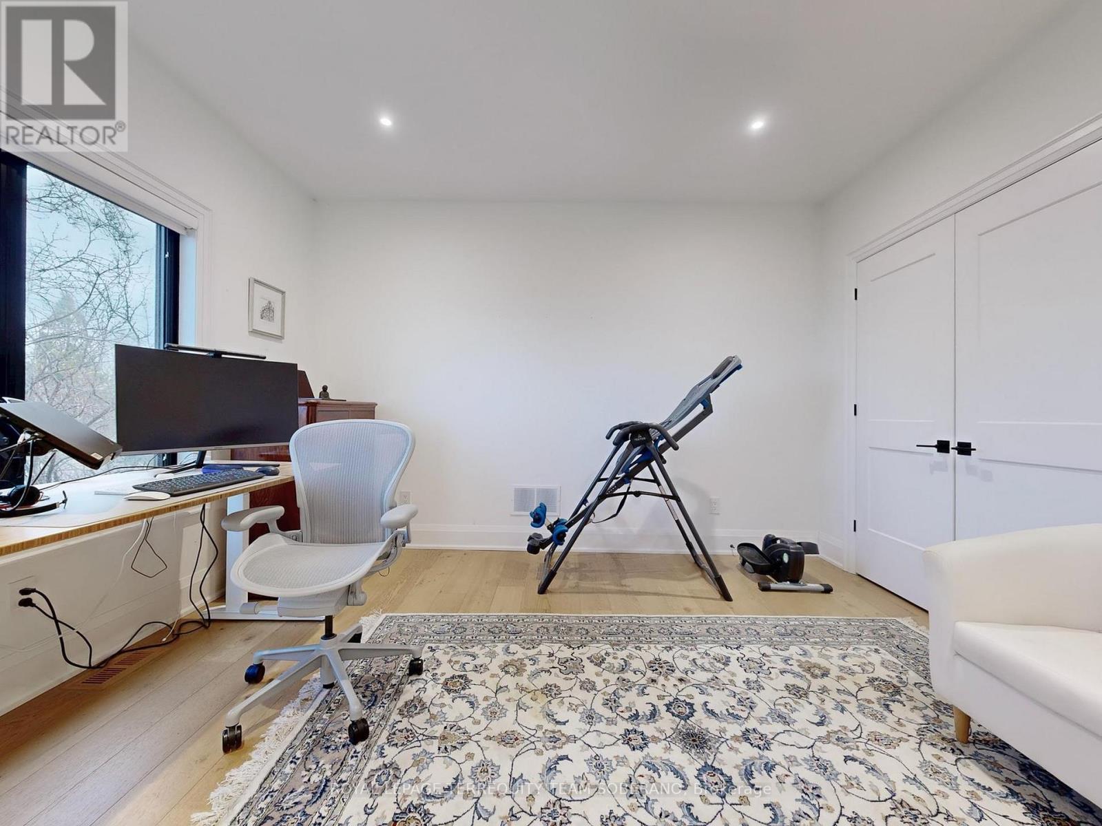 












308 RIDGEWOOD ROAD

,
Toronto,




Ontario
M1C2X2

