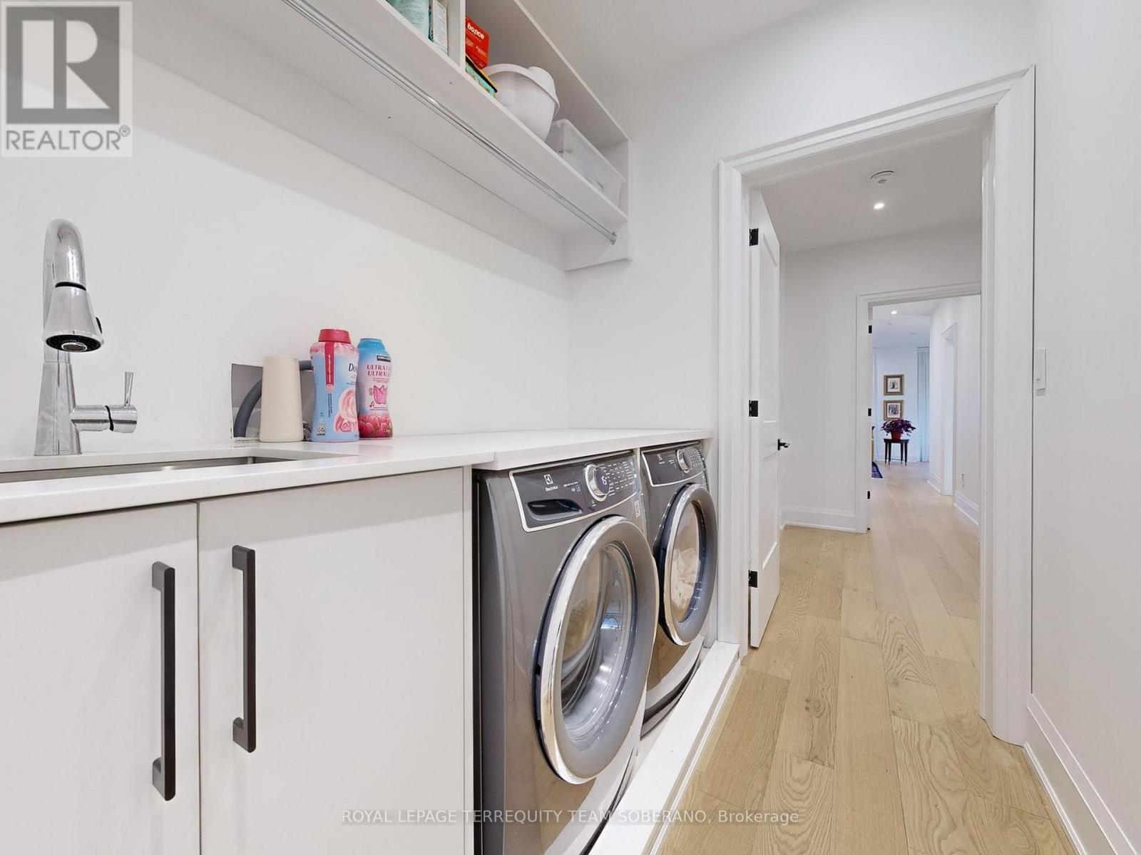 












308 RIDGEWOOD ROAD

,
Toronto,




Ontario
M1C2X2

